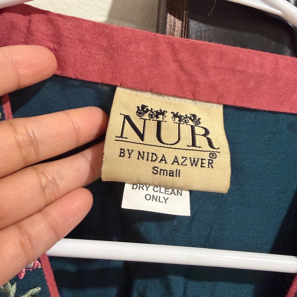 Nida Azwer - Picture 6 of 7